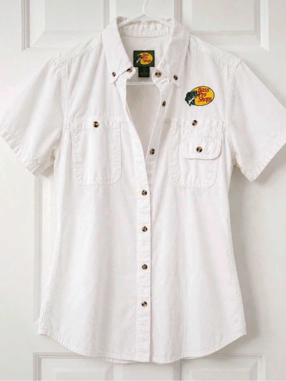🎣 Bass Pro Shops Women’s White Button-Up Shirt